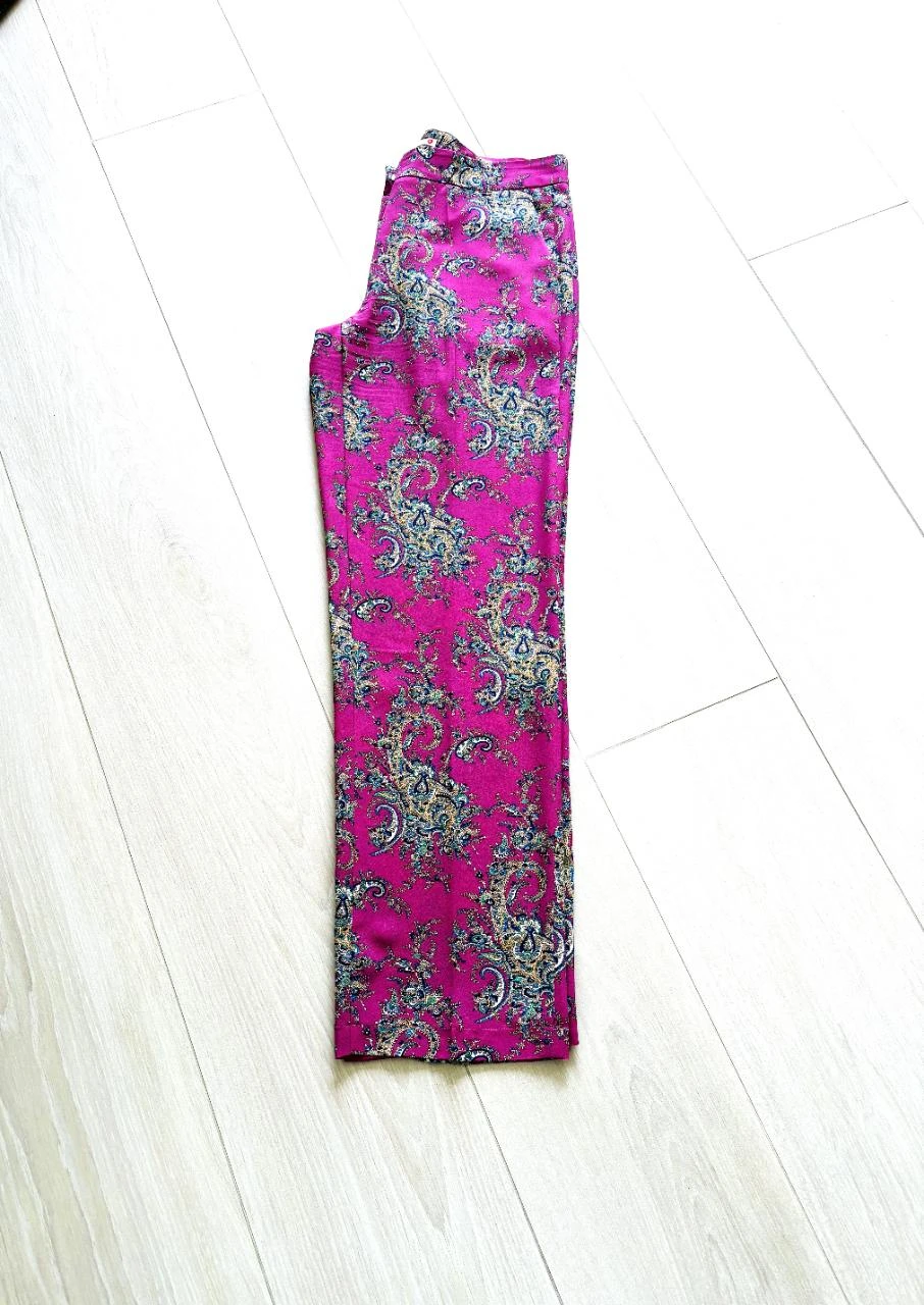 Lucy Has a Secret - Calça Paisley Magenta Arejada – Elegante Festiva tamanho M – photo 3